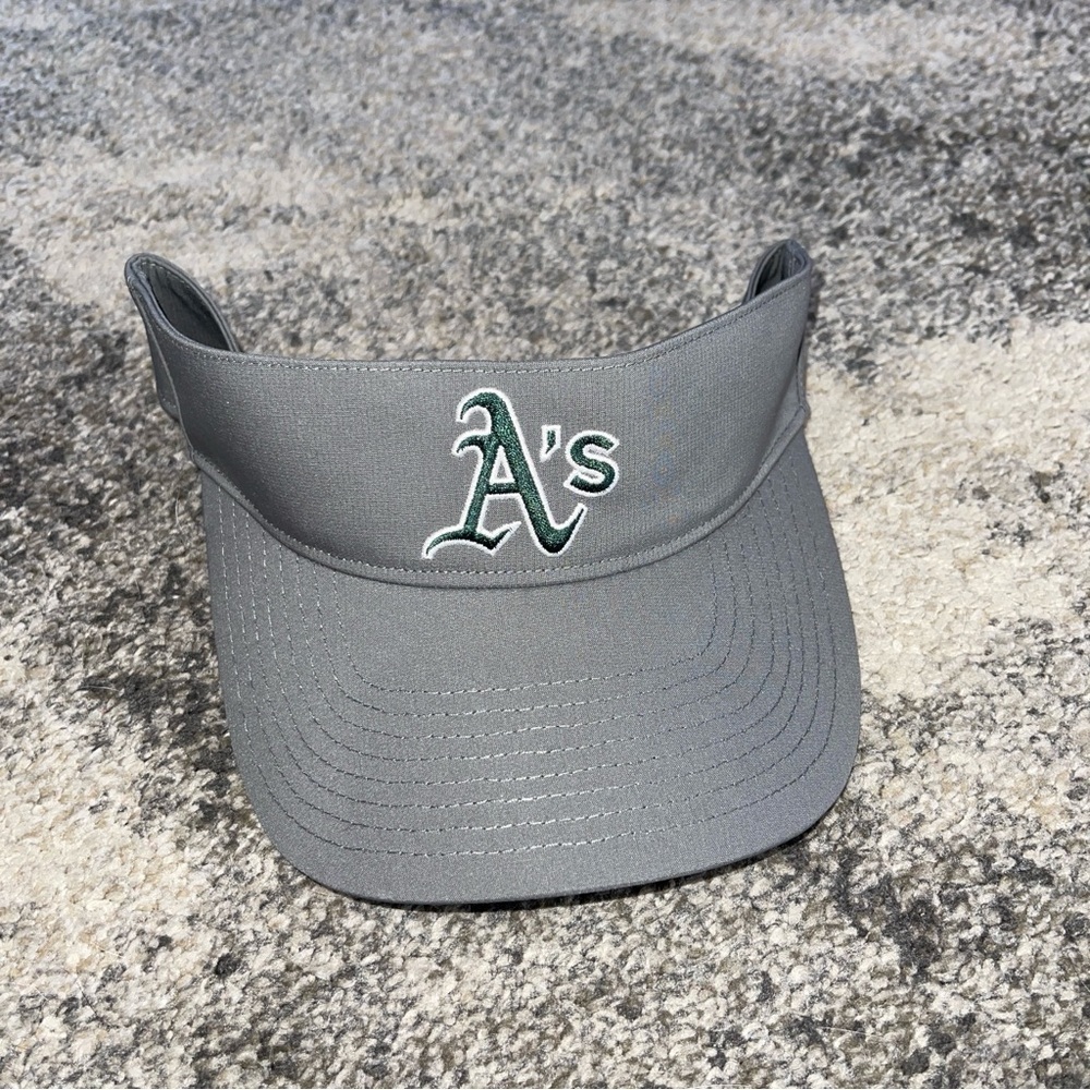 Men’s 47 Oakland Athletics Adjustable Visor grey